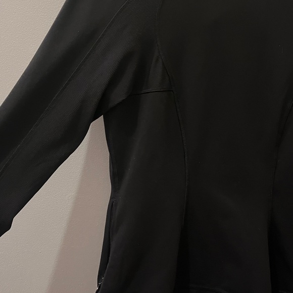 lululemon athletica Black Asymmetrical Jacket - Size 8 - Picture 8 of 10
